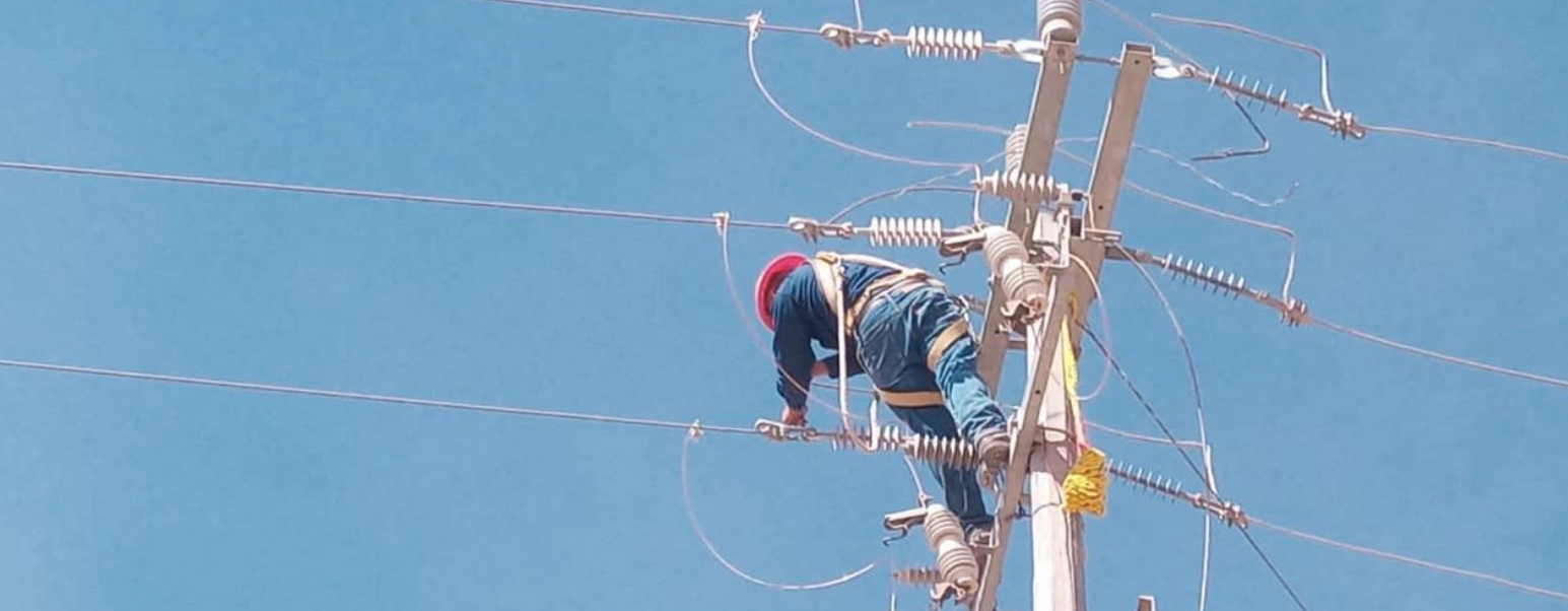 Instalación de Líneas Aéreas de Distribución de Media Tensión Instalación de Líneas Aéreas de Distribución de Media Tensión