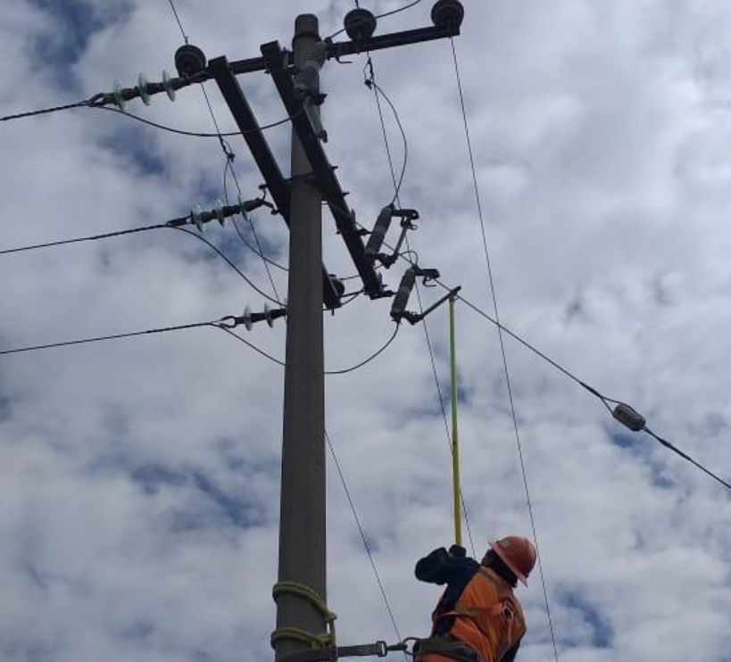Maniobras con Pértiga para Alta Seguridad Operativa Maniobras con Pértiga para Alta Seguridad Operativa