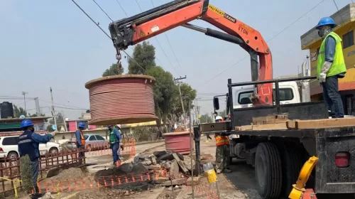 Operación con Grúa Hiab para Montaje Eléctrico
